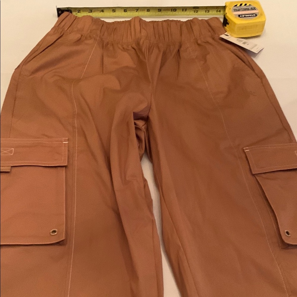 NWT Womens Champion Briefly Brown Woven Cargo Pant Medium
